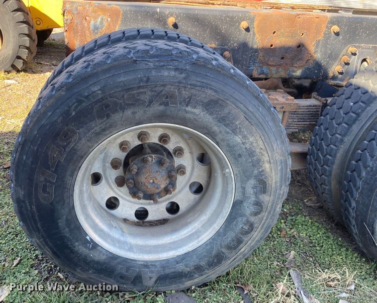 image for item IG9711 1999 International Paystar F5070  semi truck