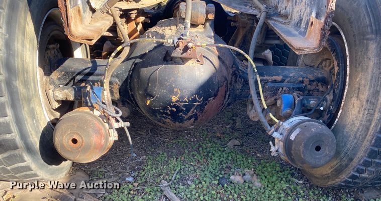 image for item IG9711 1999 International Paystar F5070  semi truck