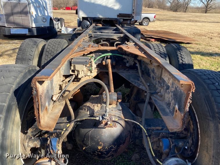 image for item IG9711 1999 International Paystar F5070  semi truck