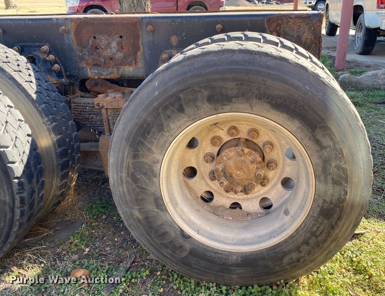 image for item IG9711 1999 International Paystar F5070  semi truck