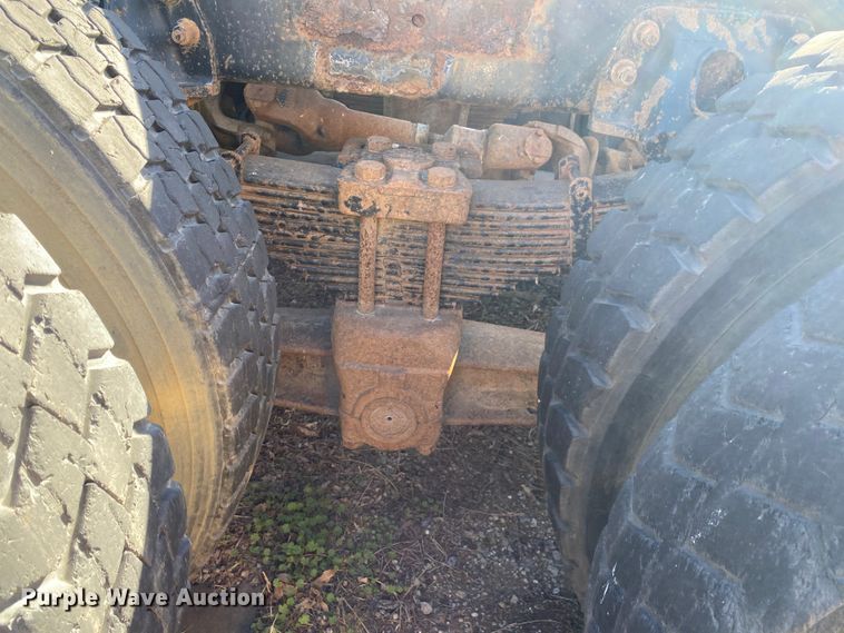 image for item IG9711 1999 International Paystar F5070  semi truck