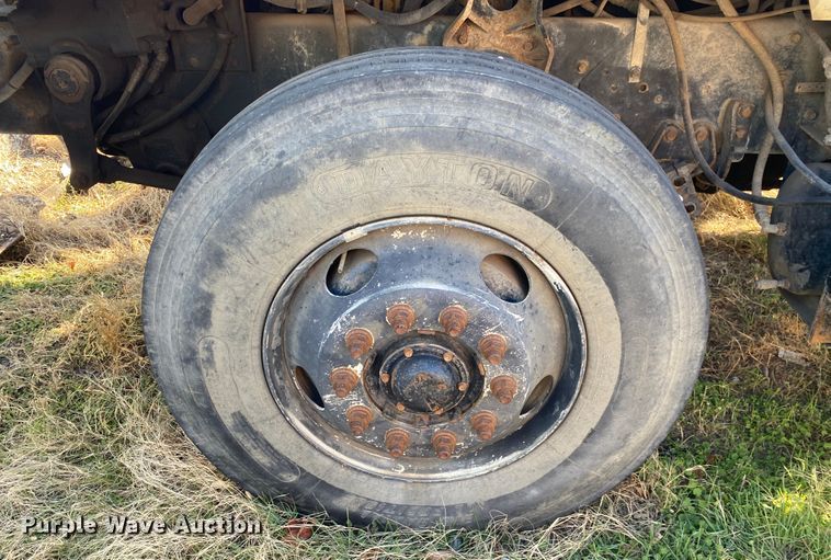 image for item IG9711 1999 International Paystar F5070  semi truck