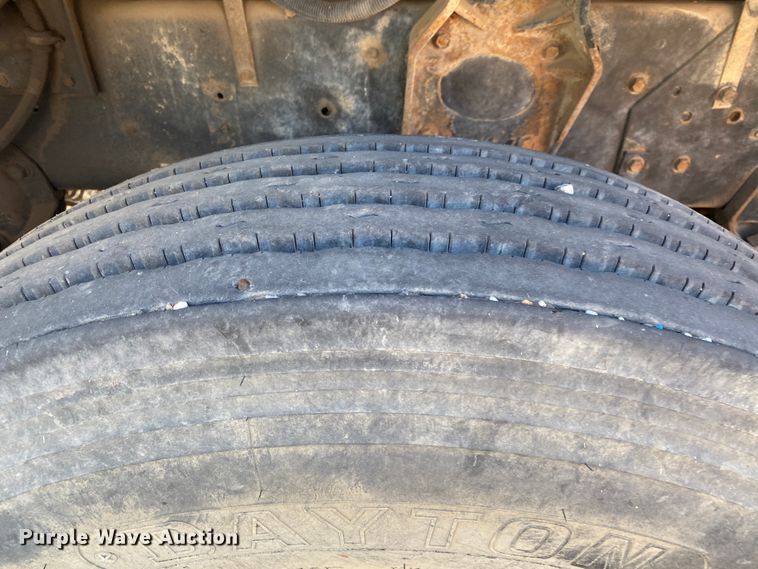 image for item IG9711 1999 International Paystar F5070  semi truck