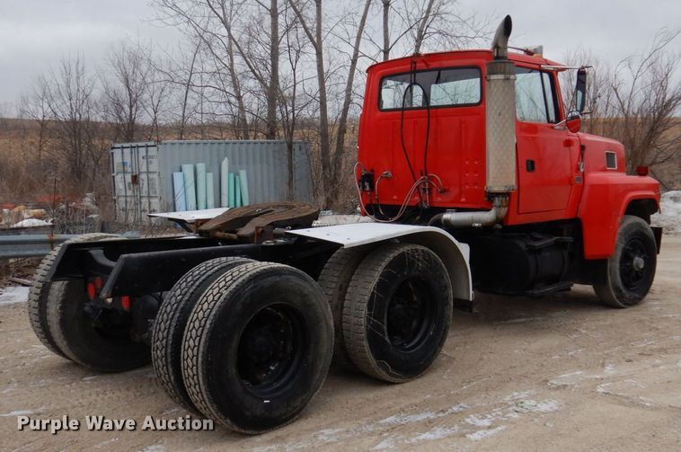 image for item IM9769 1994 Ford LTL 9000  semi truck