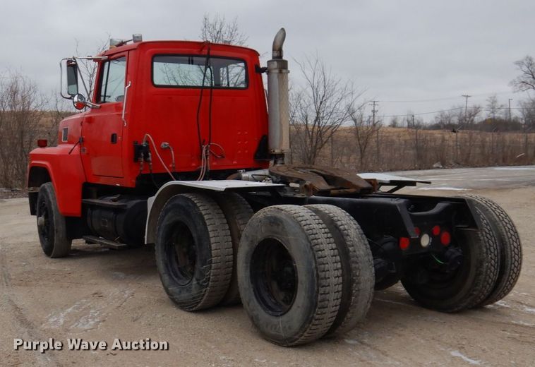 image for item IM9769 1994 Ford LTL 9000  semi truck