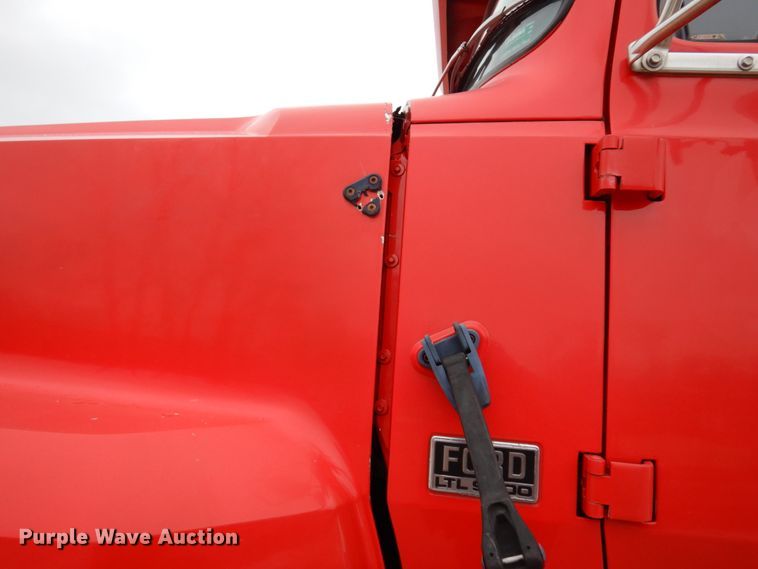 image for item IM9769 1994 Ford LTL 9000  semi truck