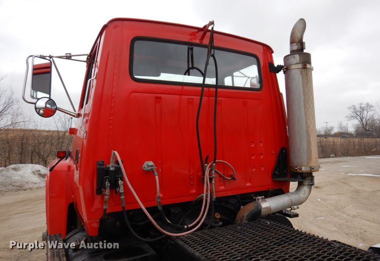 image for item IM9769 1994 Ford LTL 9000  semi truck