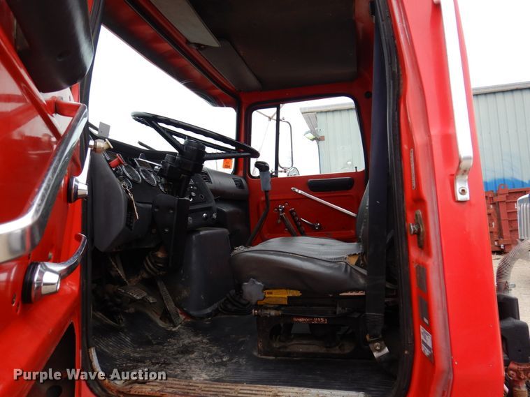 image for item IM9769 1994 Ford LTL 9000  semi truck