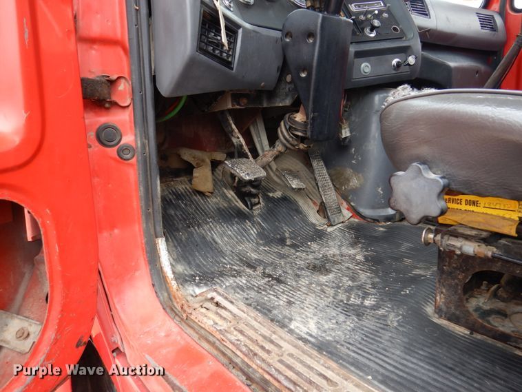 image for item IM9769 1994 Ford LTL 9000  semi truck