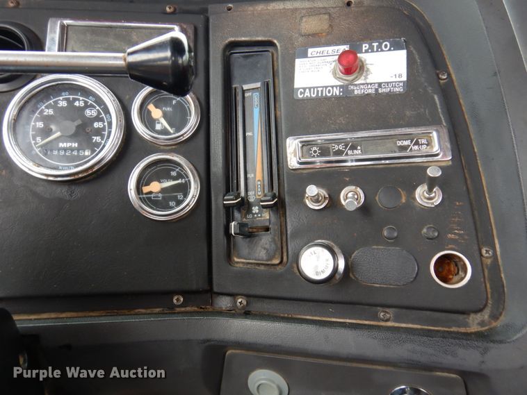 image for item IM9769 1994 Ford LTL 9000  semi truck