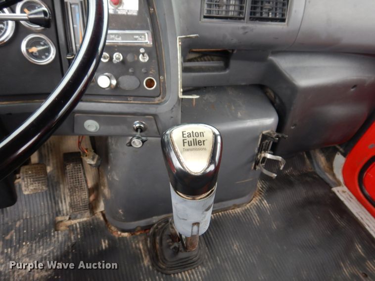 image for item IM9769 1994 Ford LTL 9000  semi truck