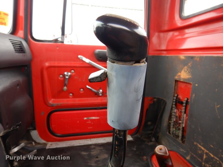 image for item IM9769 1994 Ford LTL 9000  semi truck