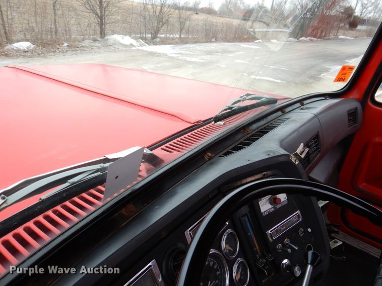 image for item IM9769 1994 Ford LTL 9000  semi truck