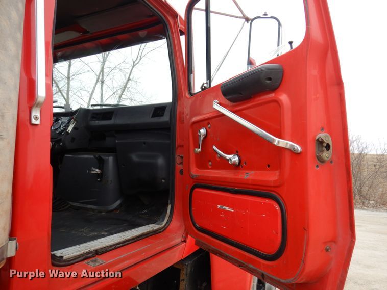 image for item IM9769 1994 Ford LTL 9000  semi truck