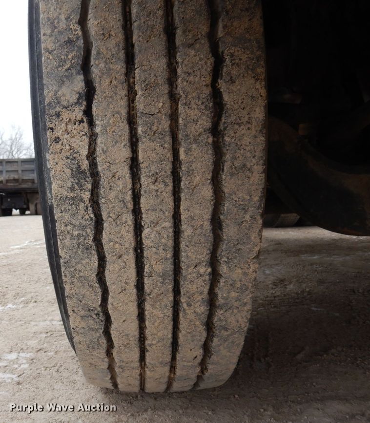 image for item IM9769 1994 Ford LTL 9000  semi truck