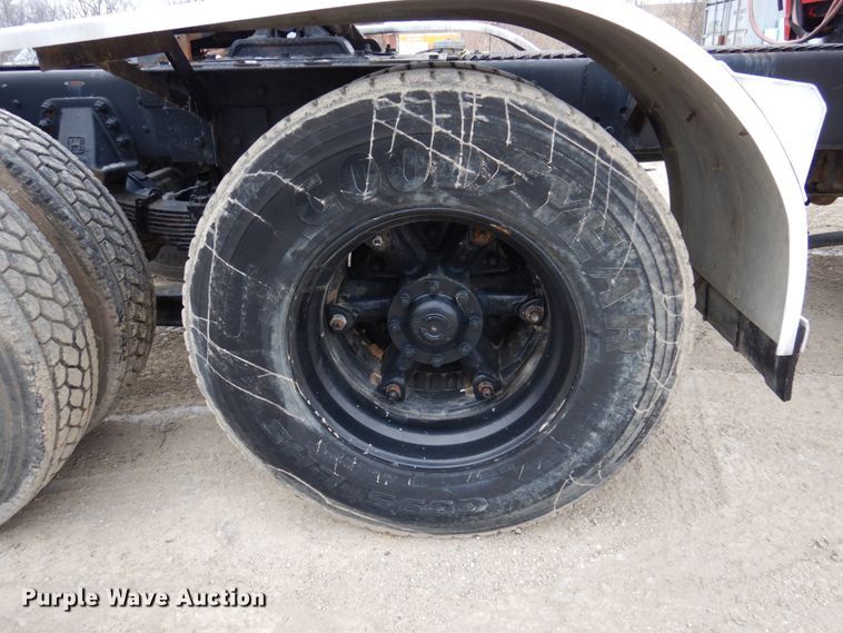 image for item IM9769 1994 Ford LTL 9000  semi truck