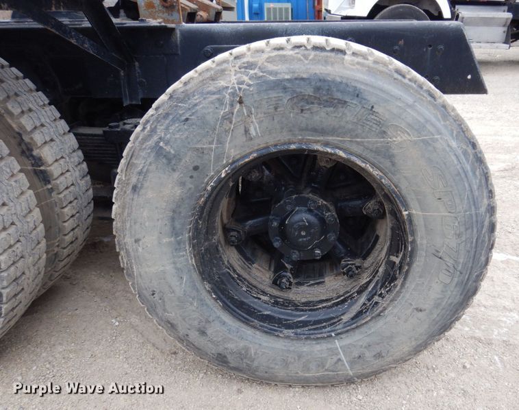 image for item IM9769 1994 Ford LTL 9000  semi truck