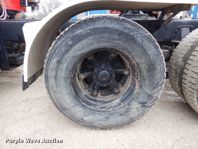 image for item IM9769 1994 Ford LTL 9000  semi truck