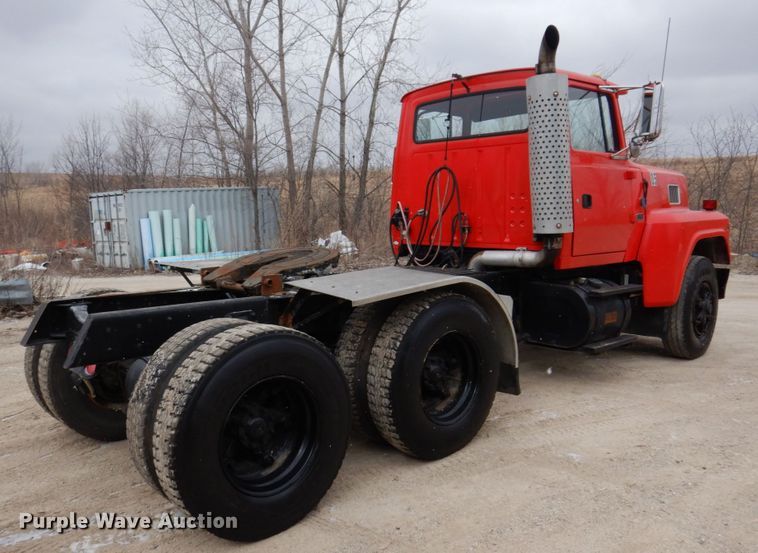 image for item IM9770 1994 Ford LTL 9000  semi truck