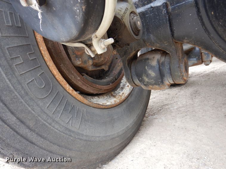 image for item IM9770 1994 Ford LTL 9000  semi truck