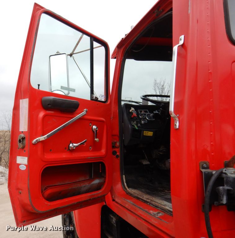 image for item IM9770 1994 Ford LTL 9000  semi truck