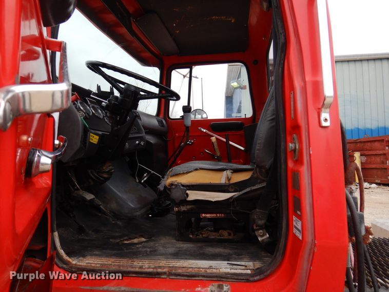 image for item IM9770 1994 Ford LTL 9000  semi truck