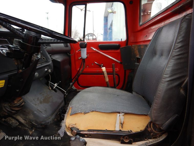 image for item IM9770 1994 Ford LTL 9000  semi truck