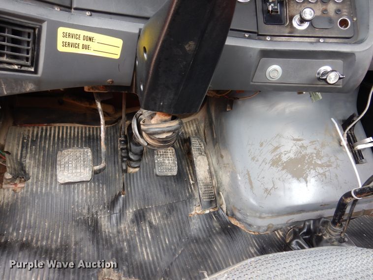 image for item IM9770 1994 Ford LTL 9000  semi truck