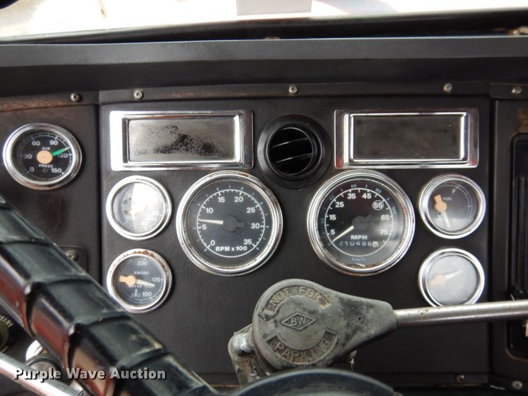 image for item IM9770 1994 Ford LTL 9000  semi truck