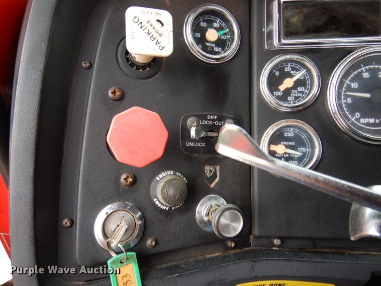 image for item IM9770 1994 Ford LTL 9000  semi truck