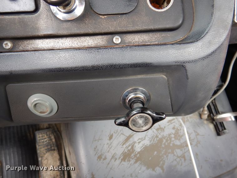 image for item IM9770 1994 Ford LTL 9000  semi truck