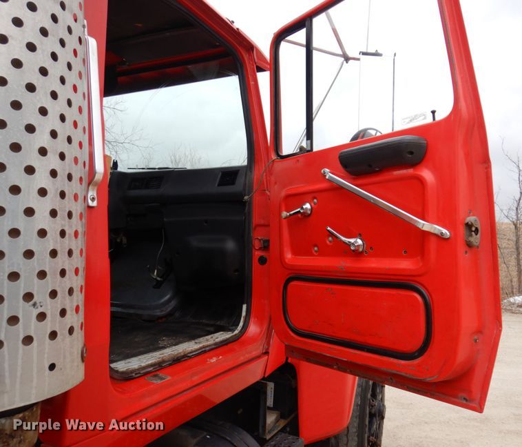 image for item IM9770 1994 Ford LTL 9000  semi truck