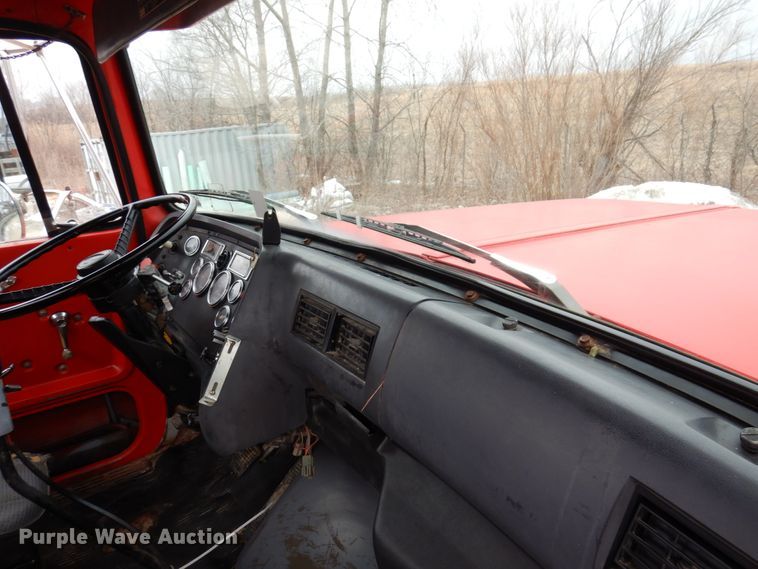 image for item IM9770 1994 Ford LTL 9000  semi truck