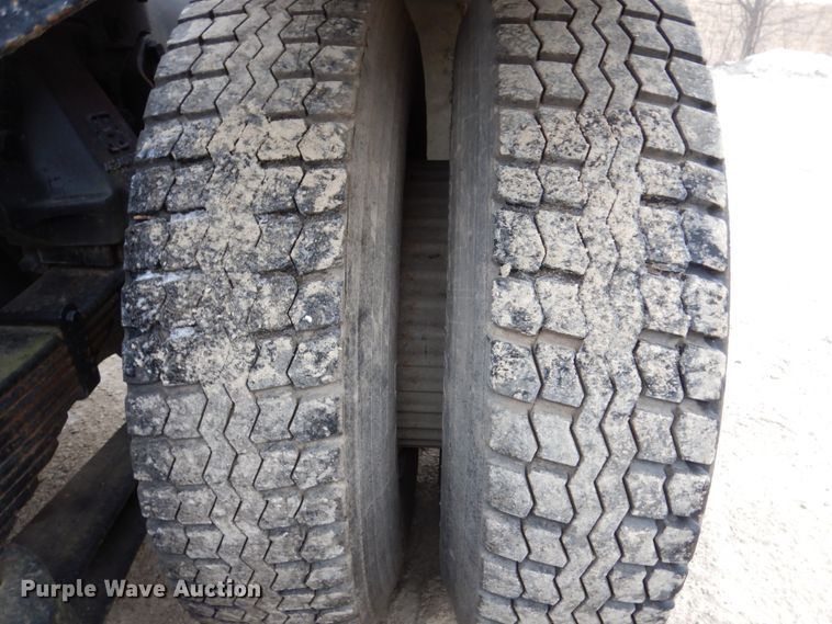 image for item IM9770 1994 Ford LTL 9000  semi truck