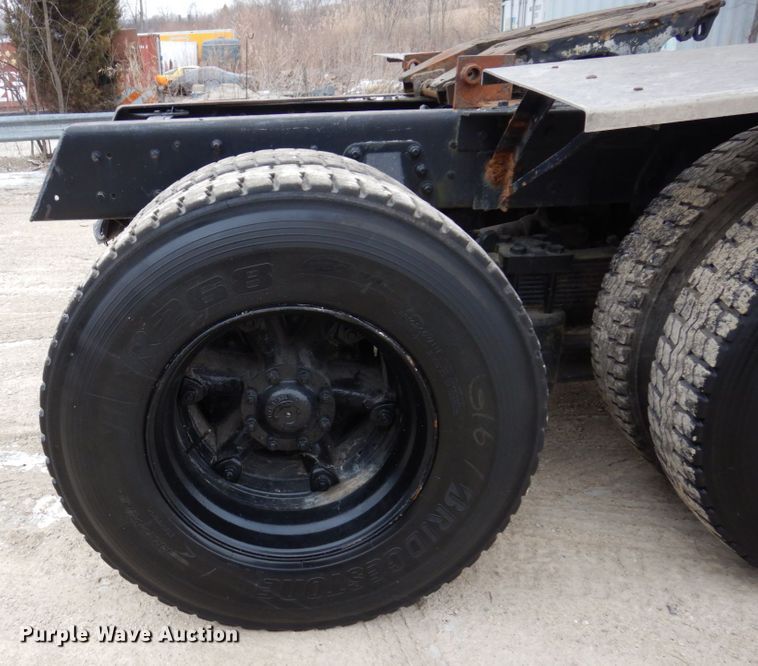 image for item IM9770 1994 Ford LTL 9000  semi truck