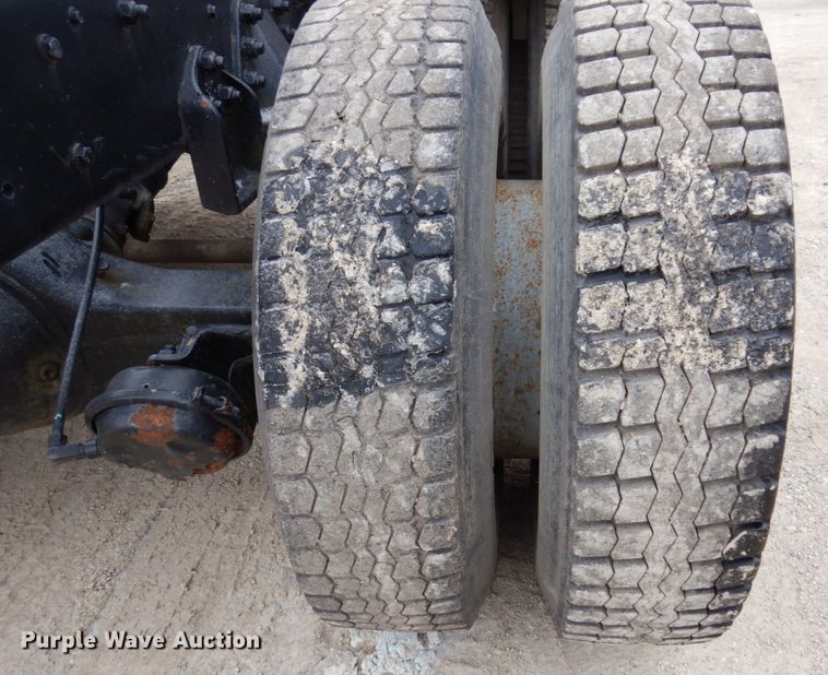 image for item IM9770 1994 Ford LTL 9000  semi truck