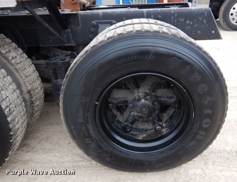 image for item IM9770 1994 Ford LTL 9000  semi truck