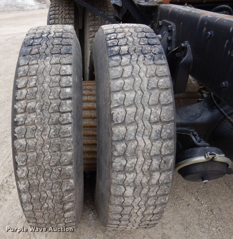 image for item IM9770 1994 Ford LTL 9000  semi truck