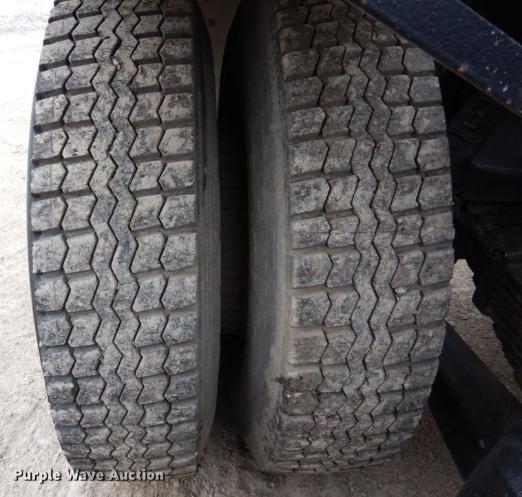 image for item IM9770 1994 Ford LTL 9000  semi truck