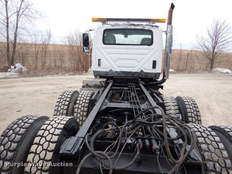 image for item IM9772 2004 International 7400  truck cab and chassis