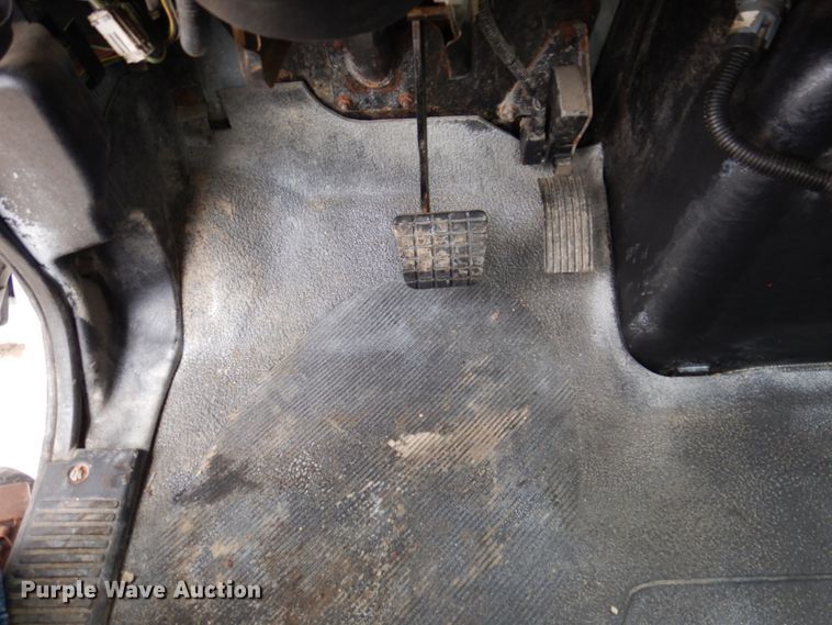 image for item IM9772 2004 International 7400  truck cab and chassis