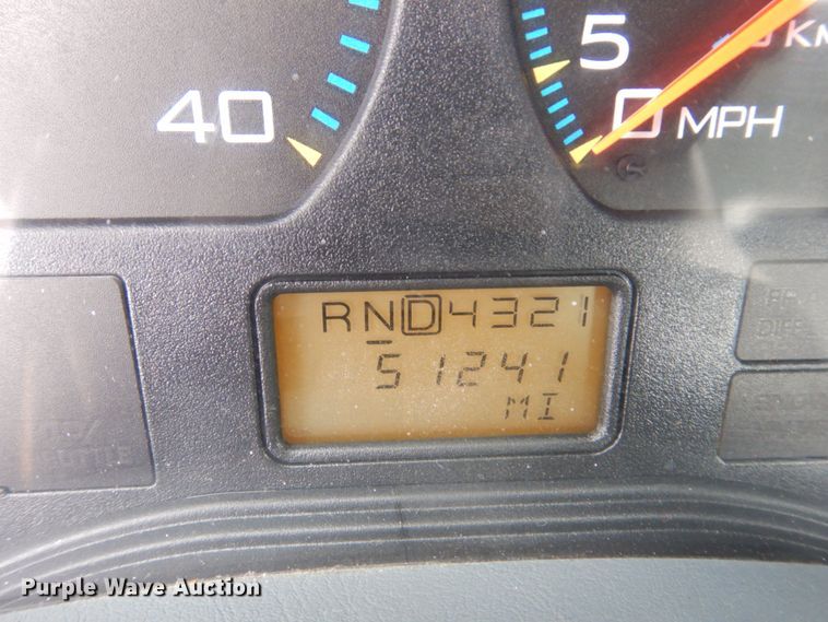 image for item IM9772 2004 International 7400  truck cab and chassis