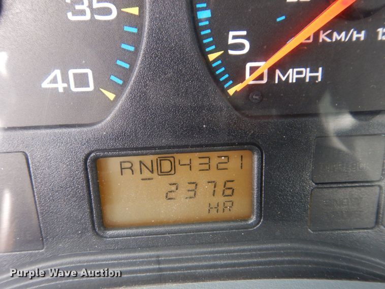 image for item IM9772 2004 International 7400  truck cab and chassis