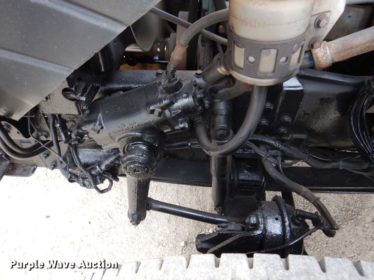 image for item IM9772 2004 International 7400  truck cab and chassis