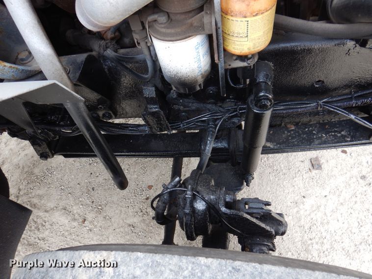 image for item IM9772 2004 International 7400  truck cab and chassis