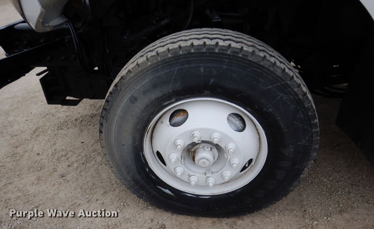 image for item IM9772 2004 International 7400  truck cab and chassis