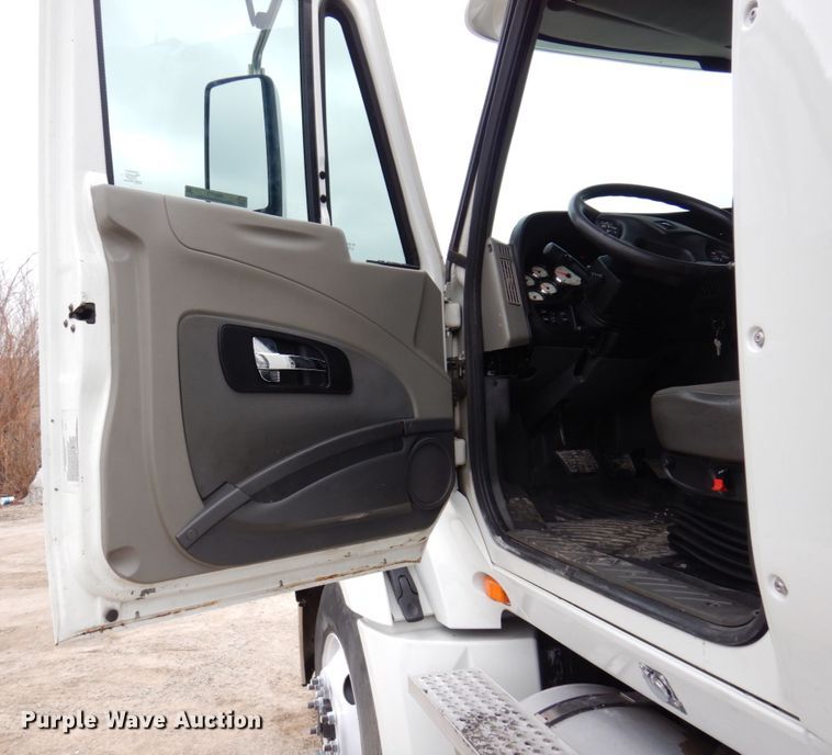 image for item IM9773 2012 International ProStar  semi truck