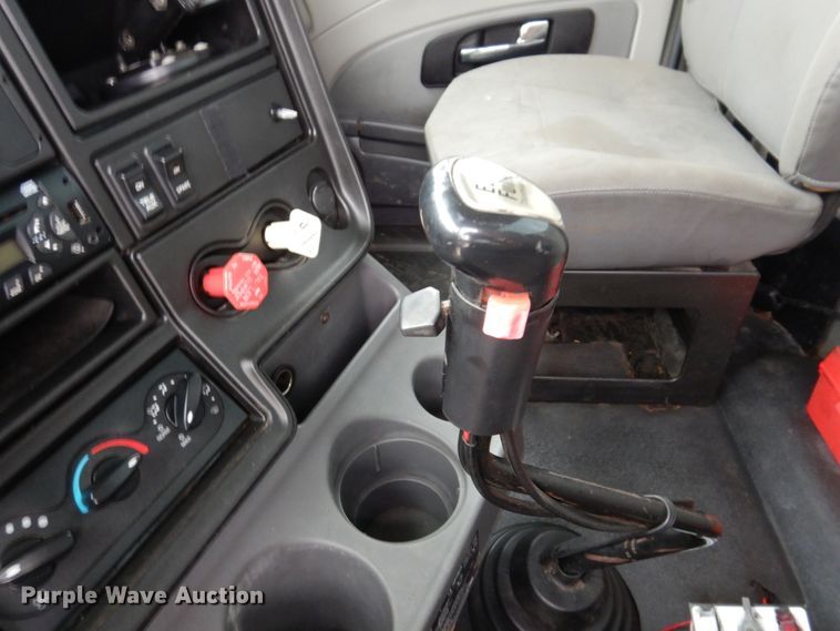 image for item IM9773 2012 International ProStar  semi truck