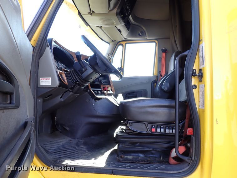 image for item IS9326 2011 International ProStar  semi truck