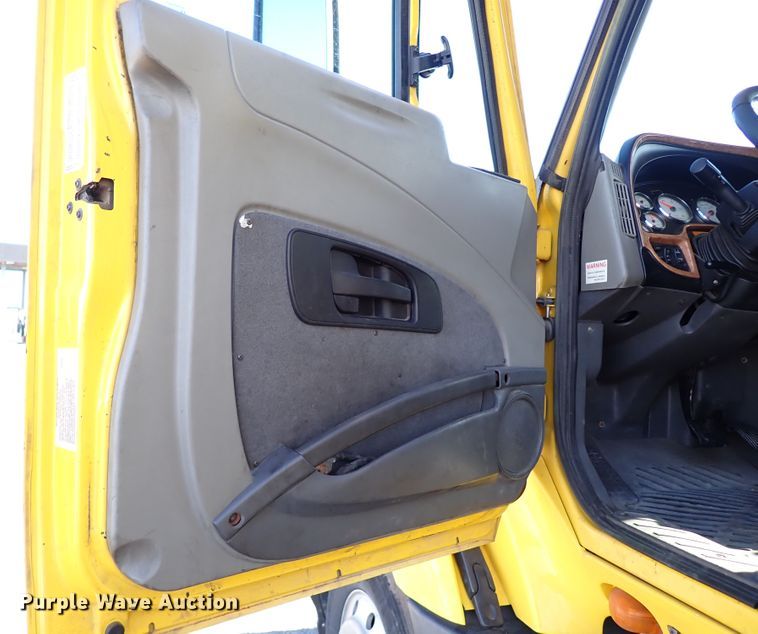 image for item IS9326 2011 International ProStar  semi truck